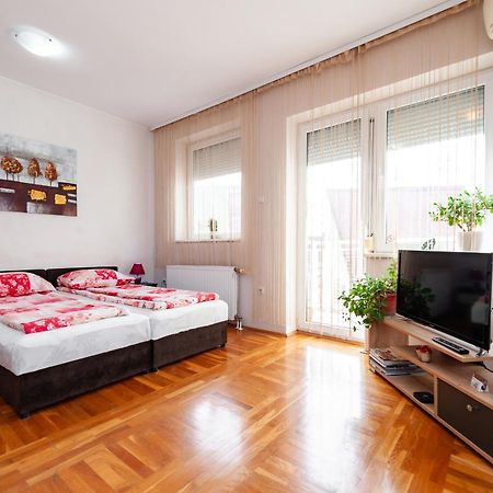 Momo'S Studio Apartment Σουμπότικα Εξωτερικό φωτογραφία