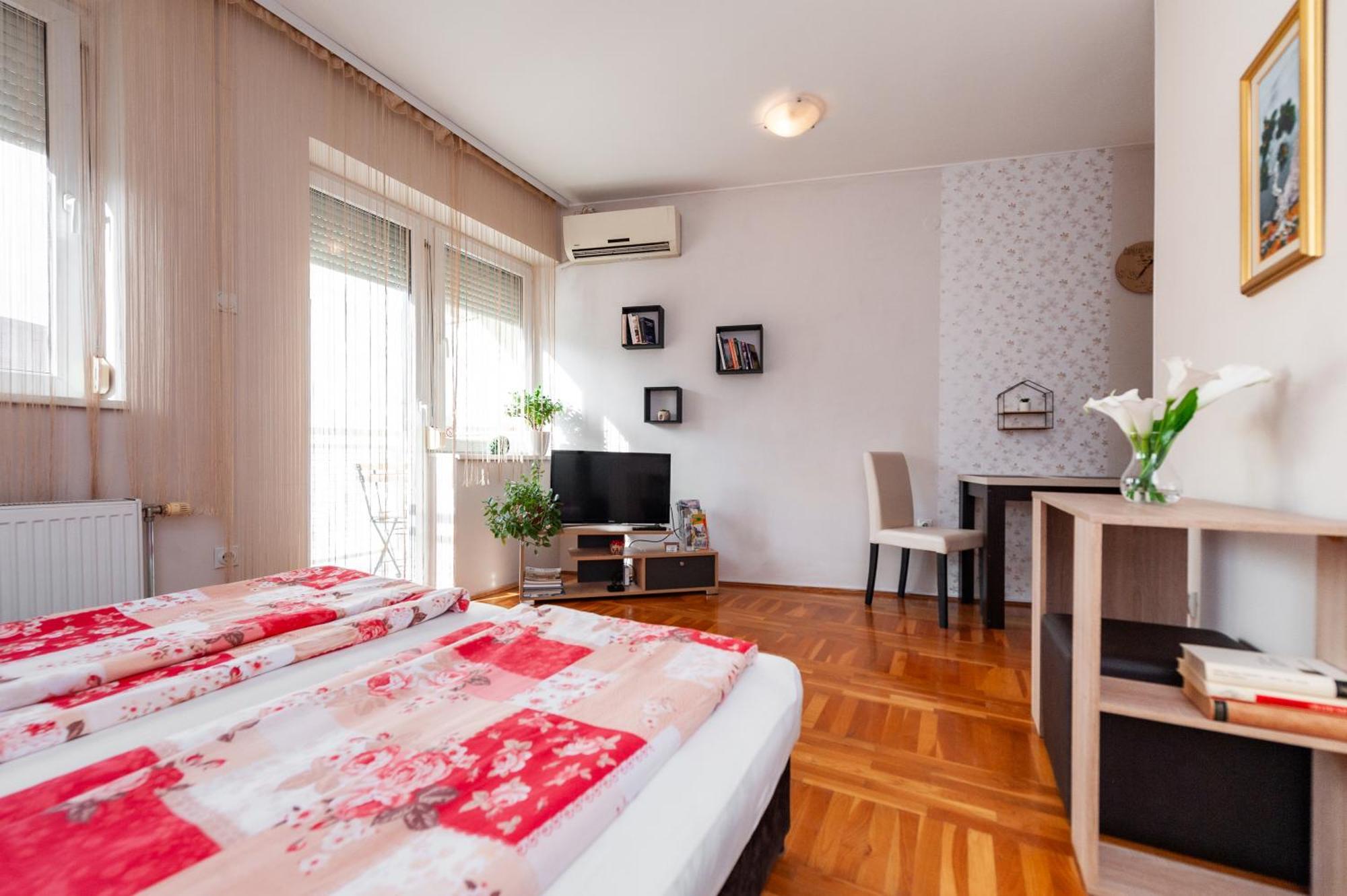 Momo'S Studio Apartment Σουμπότικα Εξωτερικό φωτογραφία